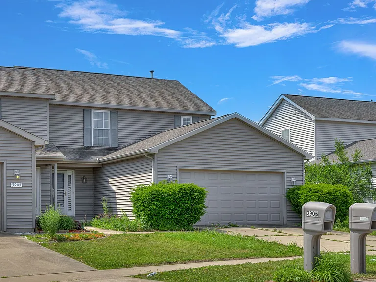 3907 Balmoral Dr — Photo 2