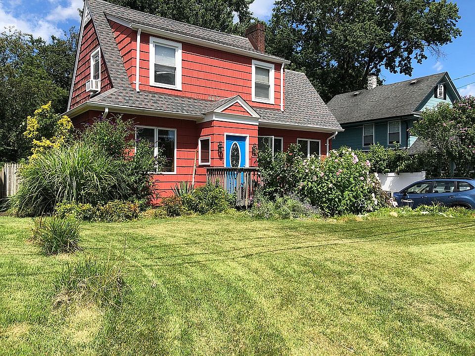 2nd image of 64 Lincoln Ave