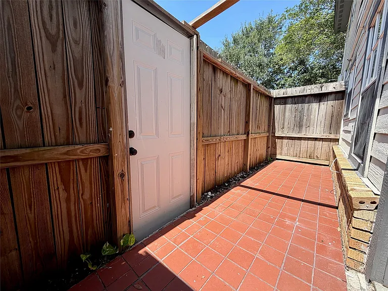 218 W 15th St #F — Photo 22