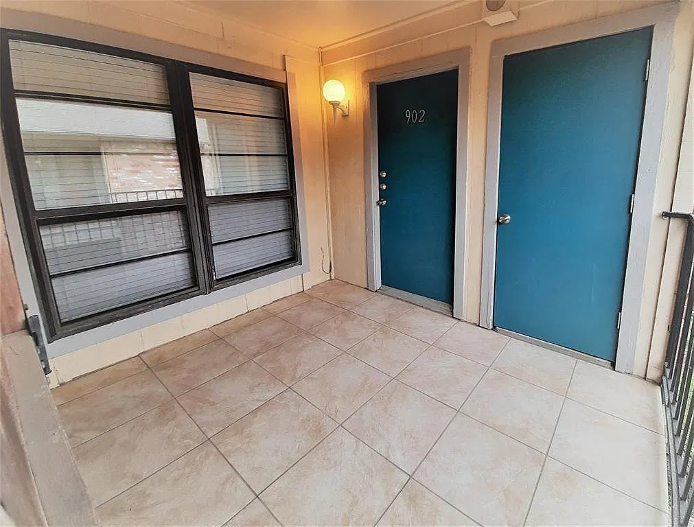 2 bed, 2.0 bath, 941 sqft, $1,500 — Photo 2
