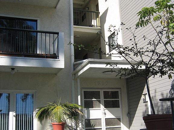2nd image of 1239 20th St APT 101