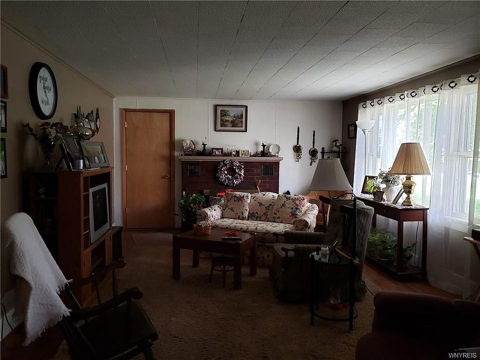 2nd image of 9984 Ridge Rd