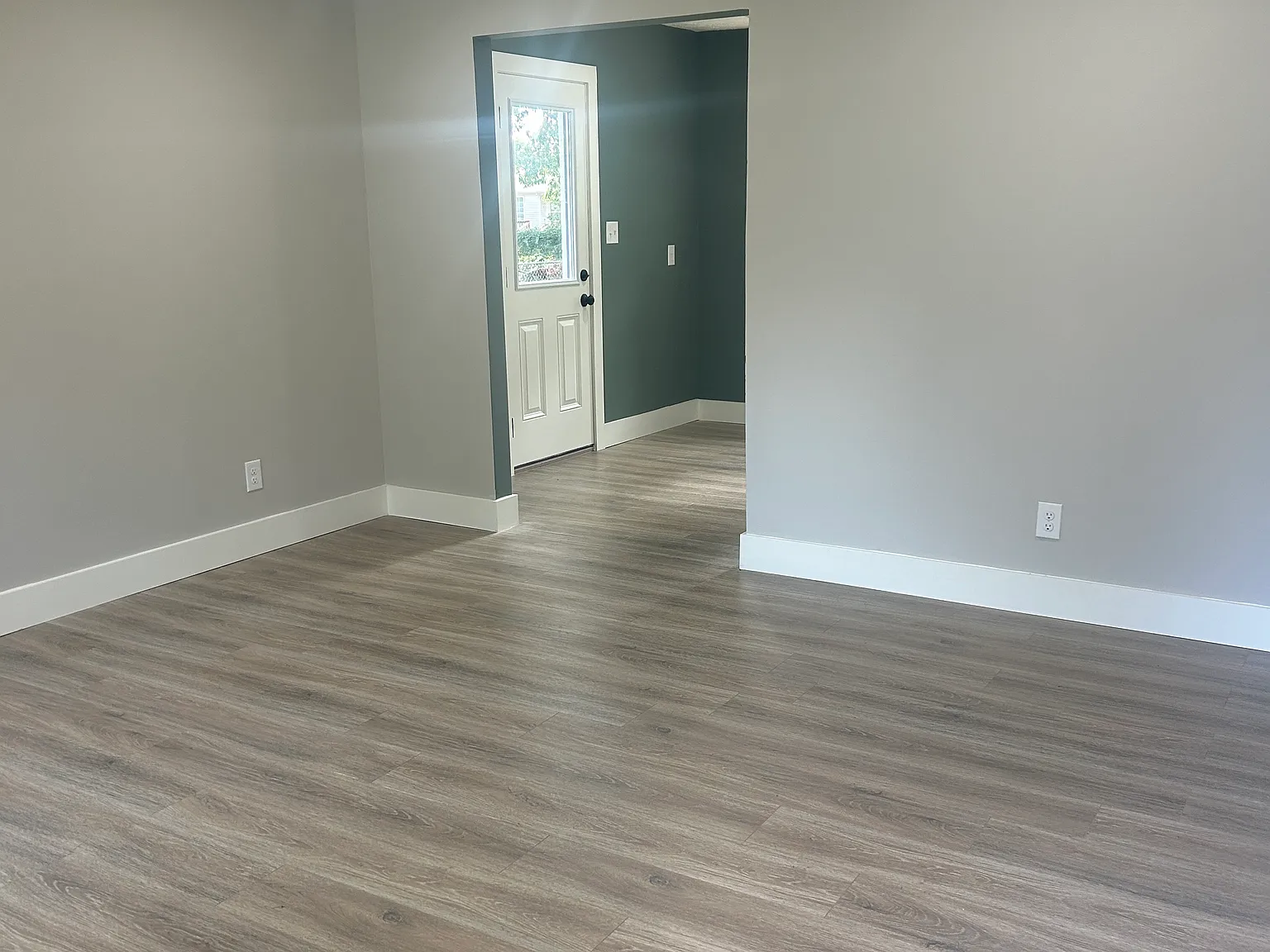 3 bed, 975 sqft, $1,450 — Photo 2