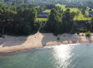 7038 Lakeshore Rd N, Palms, MI 48465