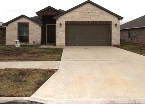 3rd image of 902 Holliday Dr
