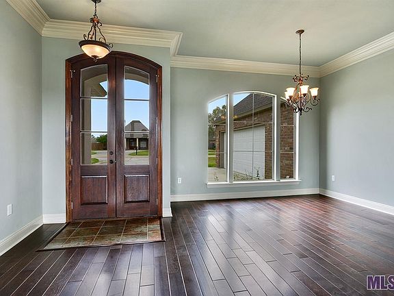 3rd image of 10104 Garden Oaks Ave