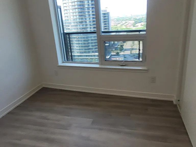 5105 Hurontario St #1508 — Photo 11