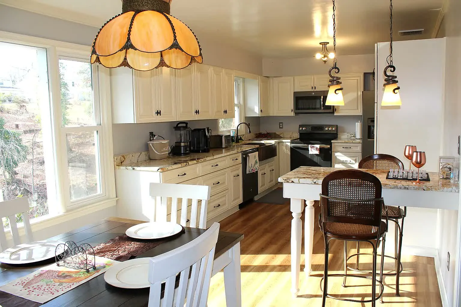 4 bed, 3400 sqft, $3,800 — Photo 4