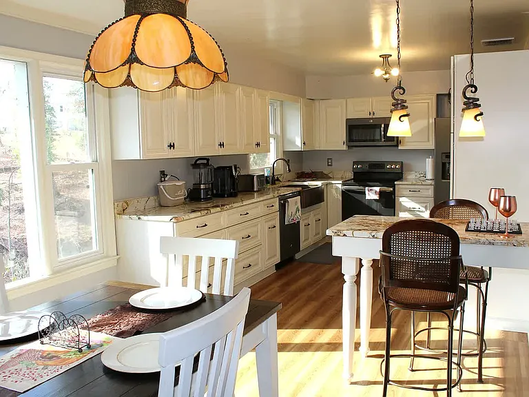403 Careybrook Ln — Photo 4