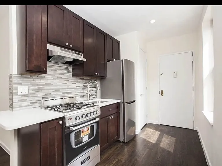 342 E 22nd St #4A — Photo 2