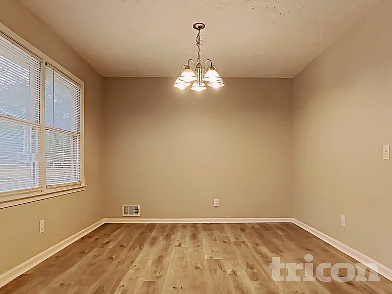 546 Candlewick Ln NW — Photo 3