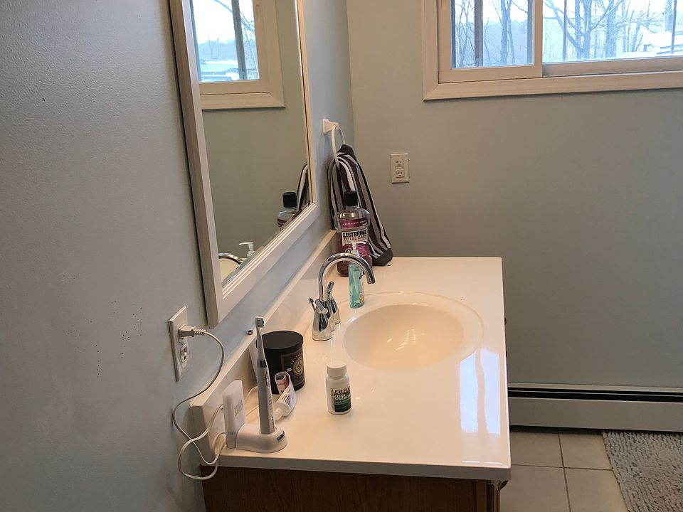 2nd image of 1055 Crown Ave