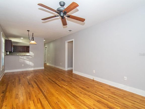 4th image of 400 E Lambright St