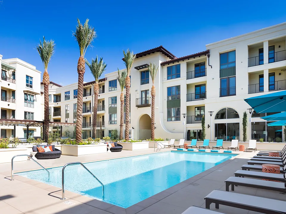Building Photo 4