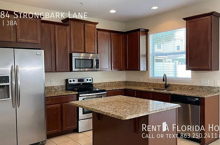 9484 Strongbark Ln — Photo 3