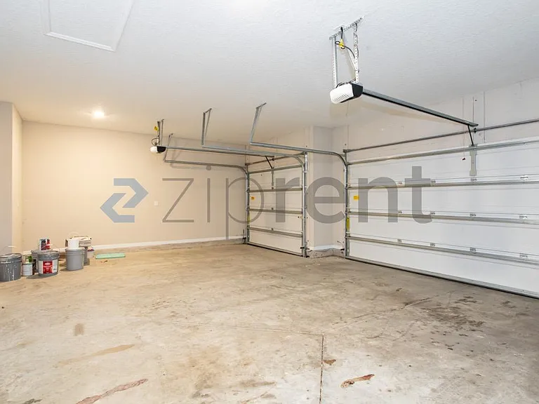2116 Amberly Dr — Photo 17