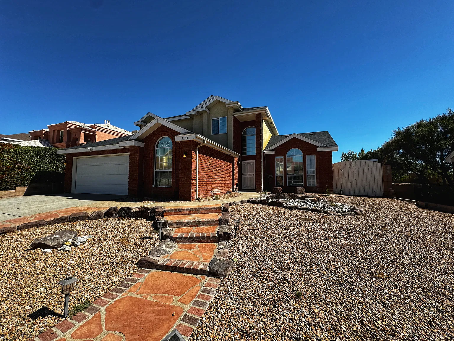 5 bed, 2.5 bath, 2670 sqft, $2,800 — Photo 2