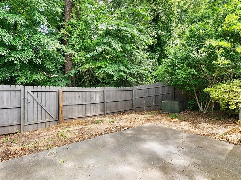 216 Goshen Ln — Photo 30