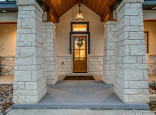 164 Crescent Rdg, Adkins, TX 78101