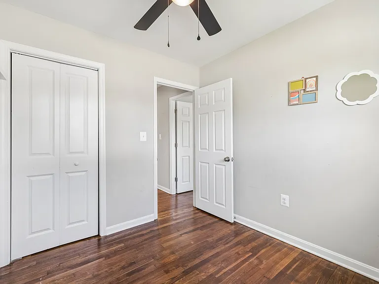 933 Prestwood Rd — Photo 11