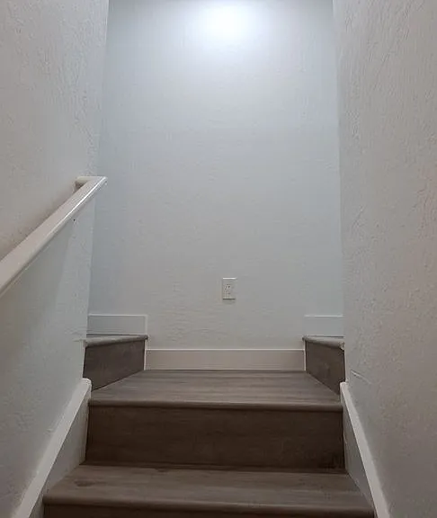 132 Hyannis Ct — Photo 16