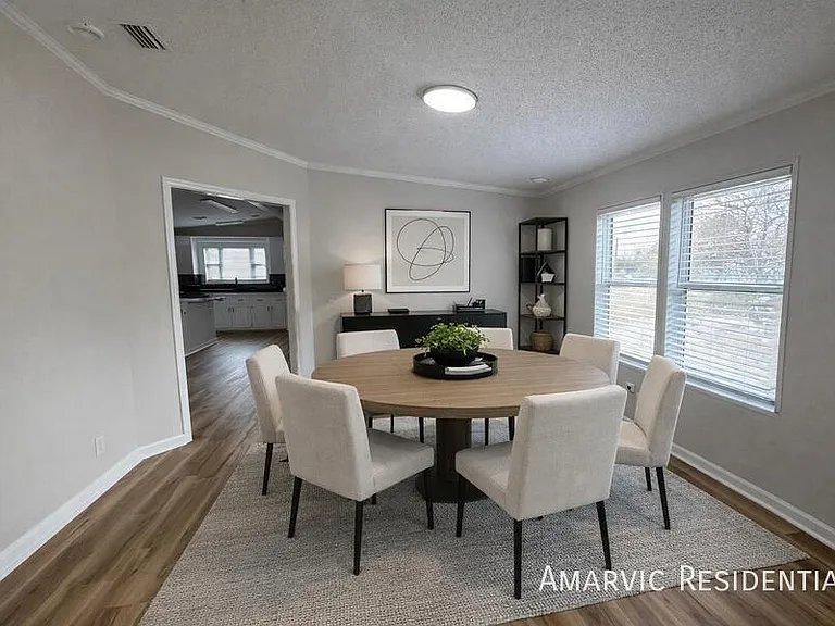 450 Wendy Ln — Photo 3