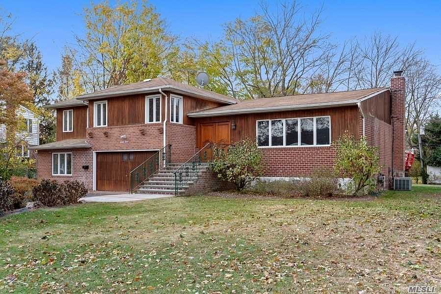 1st image of 24 Wood Valley Ln