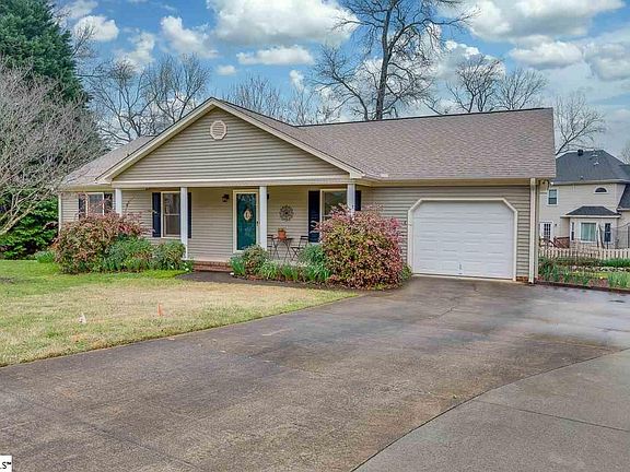 4th image of 6 Yonah Ct