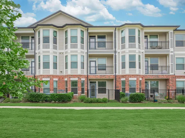 Residence at Oakmont Apartments