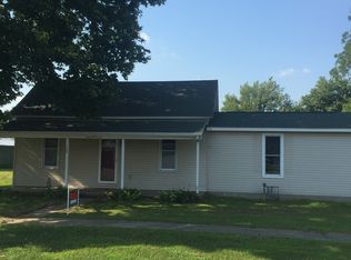 122 E Lafayette St, Geff, IL 62842