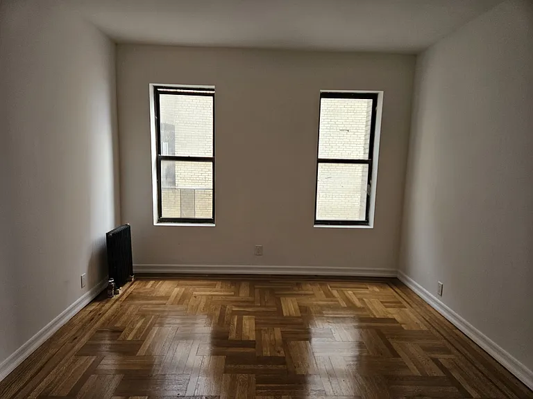2069 E 12th St #1G — Photo 2