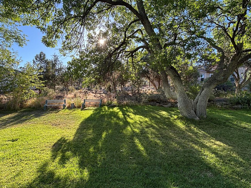 1st image of 565 Cottonwood Dr