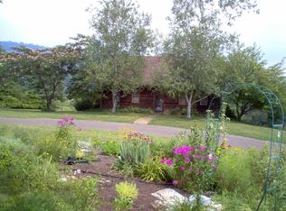 12 Maple Ln, Newville, PA 17241