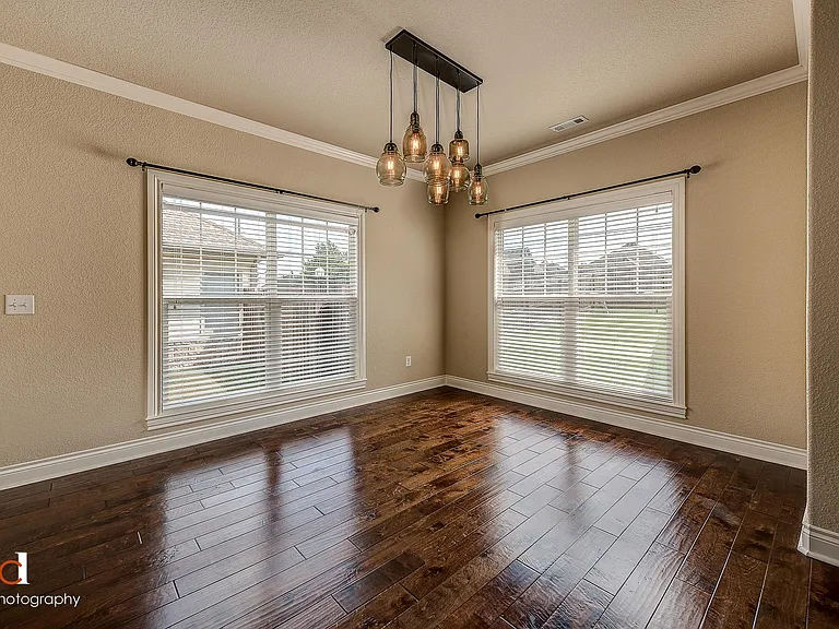 1408 NE Dysart Woods Ln — Photo 10