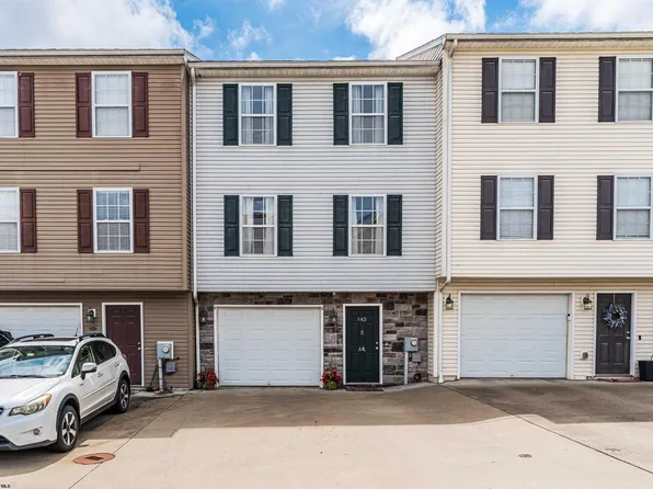 143 Eagle Dr, Maidsville, WV 26541