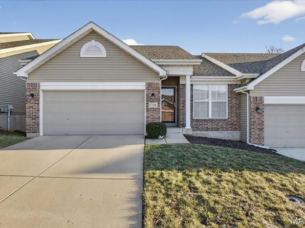 1716 Preston Centre Dr, Fenton, MO 63026