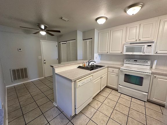3rd image of 707 Magnolia Pl