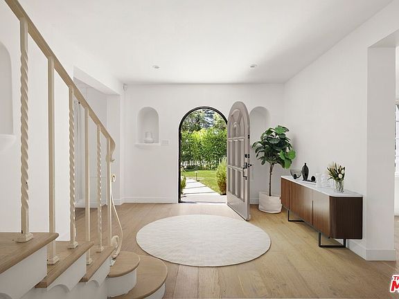 4th image of 712 N Rodeo Dr