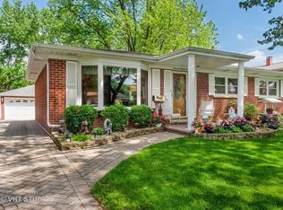 1425 S Robert Dr, Mt Prospect, IL