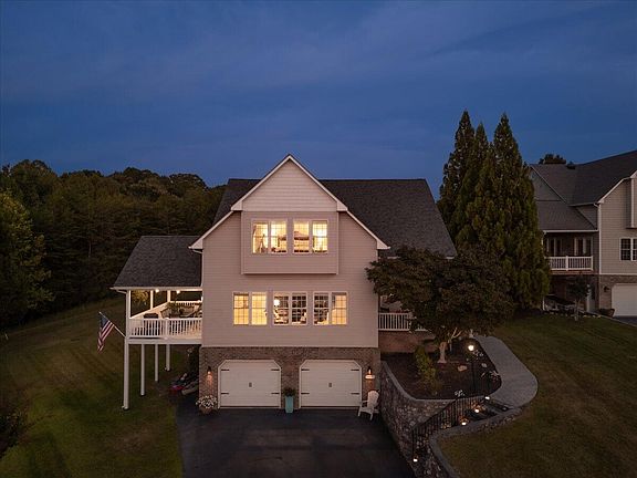 2nd image of 435 Lands End Cir