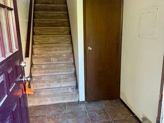2nd image of 2141 Eastview Pl #B
