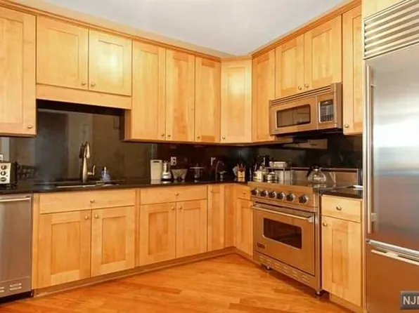 20 Avenue At Port, West New York, NJ 07093