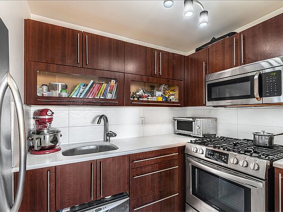 5th image of 302 2nd St APT 12J