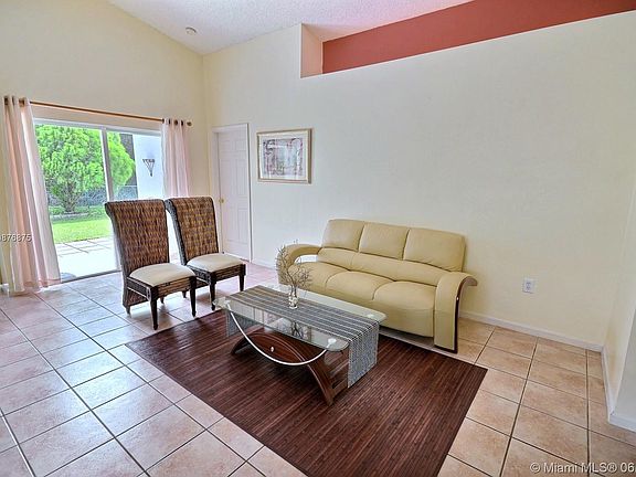 4th image of 266 SW 206th Ave