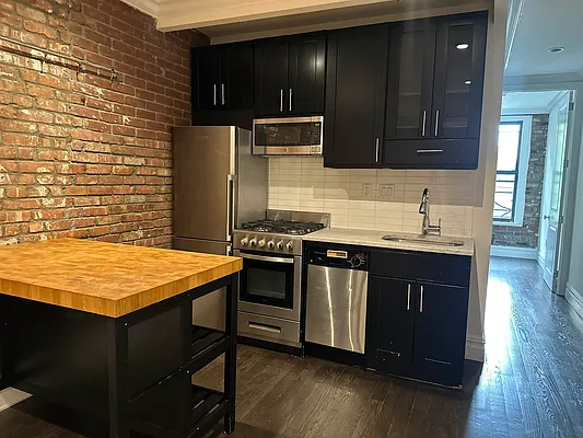 Rented by Avenues Real Estate | media 8