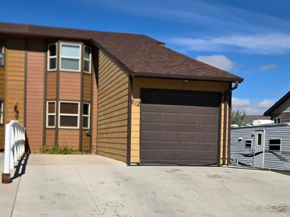 612 Oregon Ave, Gillette, WY 82718