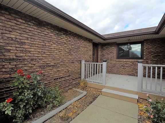 2nd image of 2121 Sunset Dr