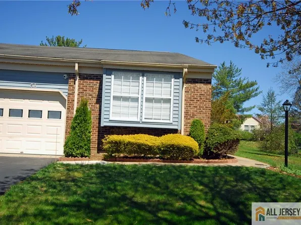 5 Surrey Ct #A, Monroe Township, NJ 08831