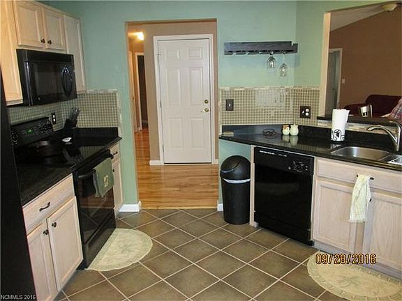 3rd image of 132 Clear Creekside Dr
