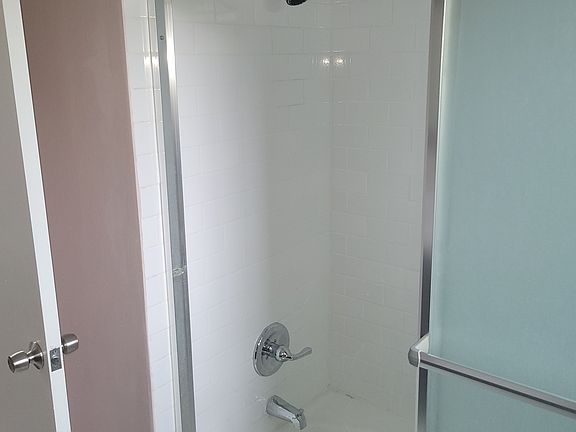 4th image of 2142 Rugen Rd #1